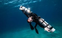 <b>�ſ�Ǳˮ��ʽ–Sidemount Diver �����ƿǱˮԱ</b>